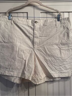 Old Navy Cream Flat-Front Women's Shorts - XXL